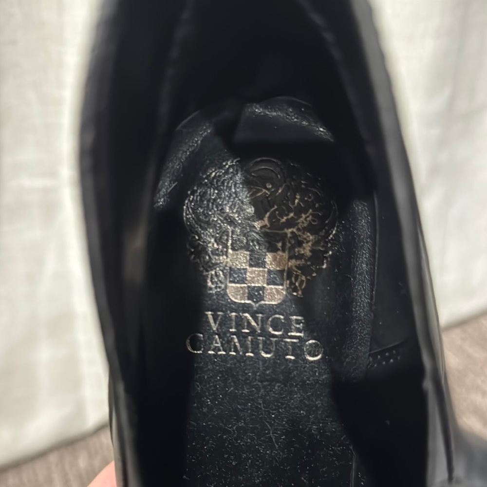 Vince Camuto Black Ankle Boots Sleek Leather Design - Picture 2 of 7